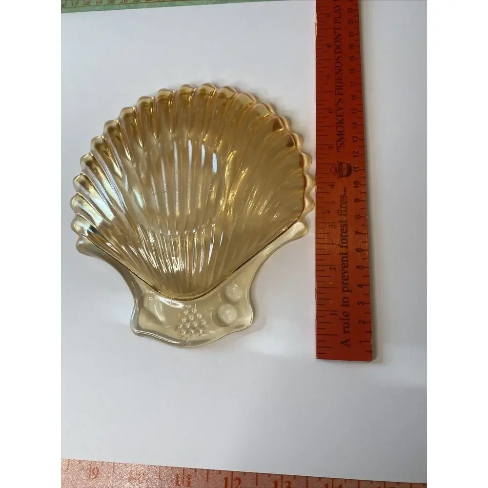 Unmarked glass dish same
